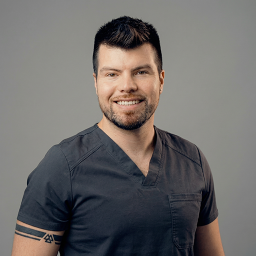 Dr. Guillermo Salazar